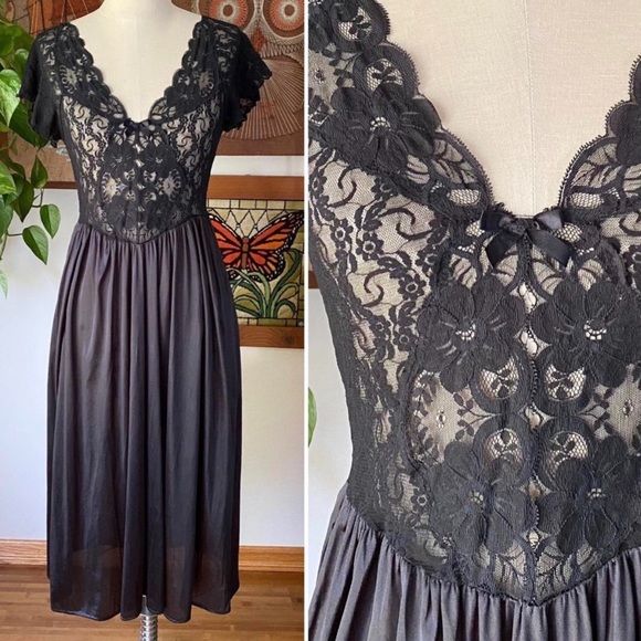 Lace vintage nylon night gown - Picture 2 of 3
